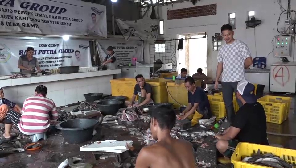 Suka Duka Pelaku Usaha Ikan Giling di Kampung Siggi Palembang