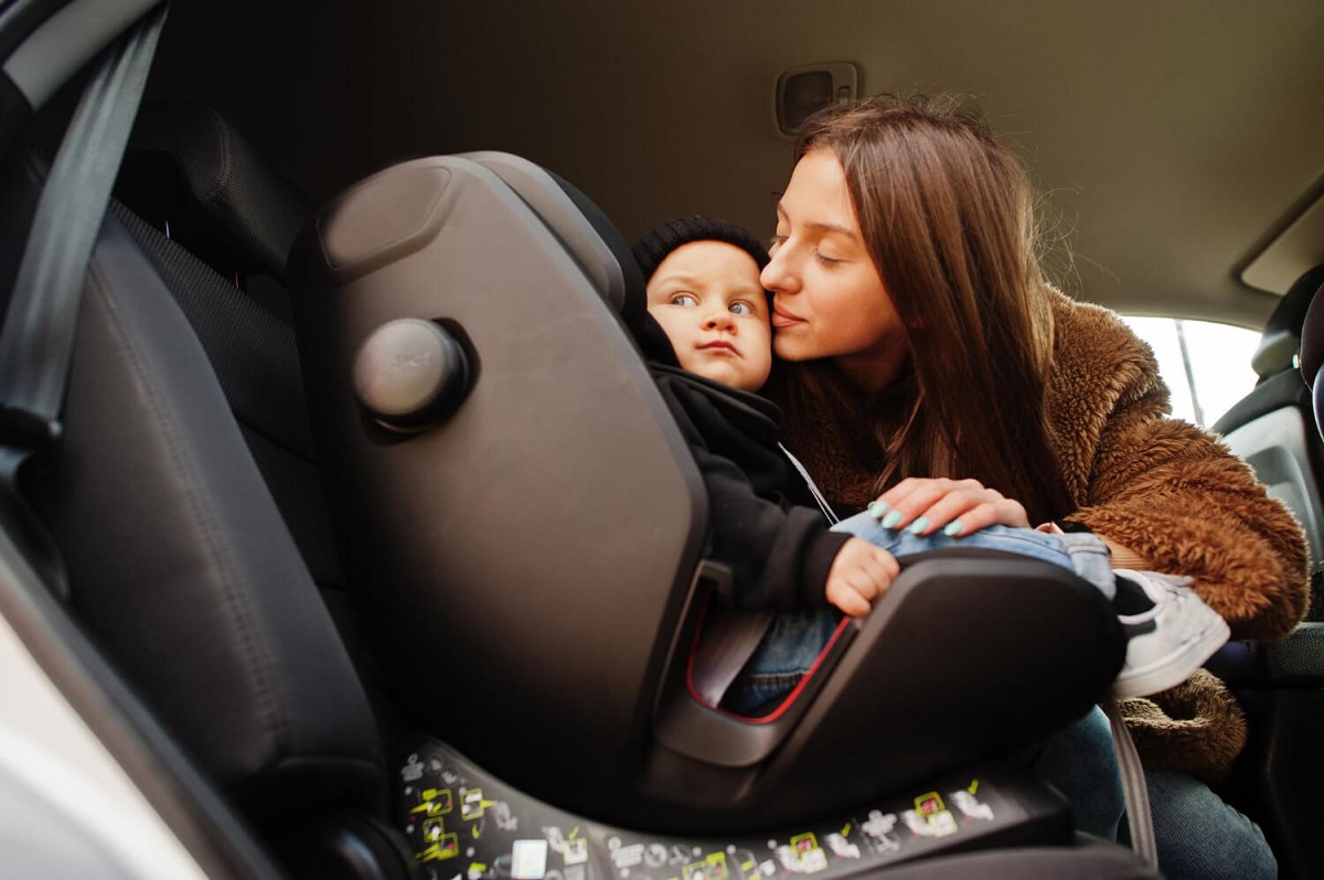 Melangkah Aman Bersama Si Kecil, Menggali Segudang Manfaat Car Seat Bayi untuk Perjalanan Berkendara