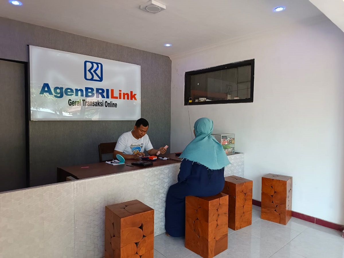 Dari Coba-Coba hingga Sukses! Kisah AgenBRILink Situbondo yang Bawa Bank ke Desa