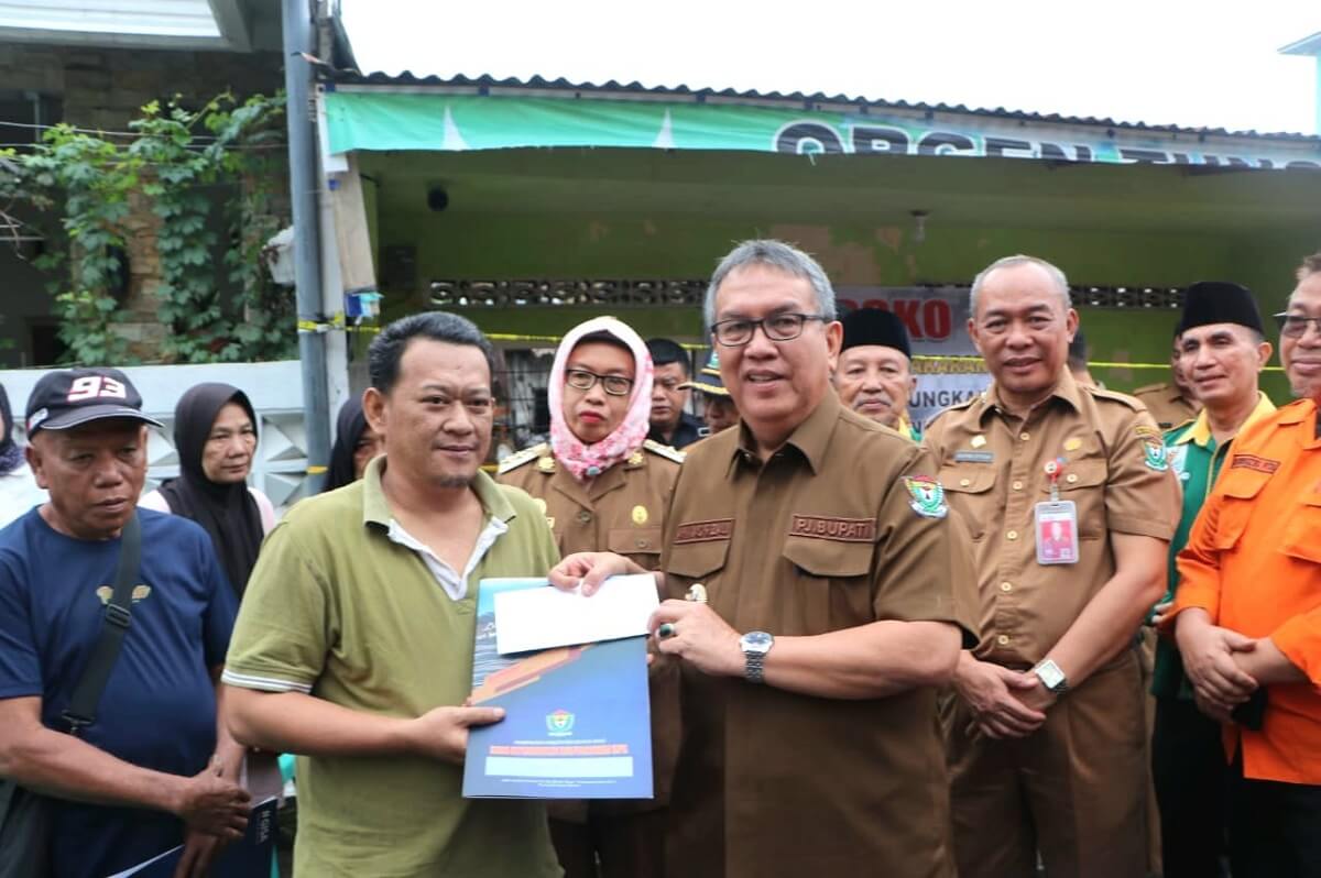 Korban Kebakaran di Kelurahan Tungkal Langsung Dapat Bantuan dan Dokumen Kependudukan dari Pemkab Muara Enim