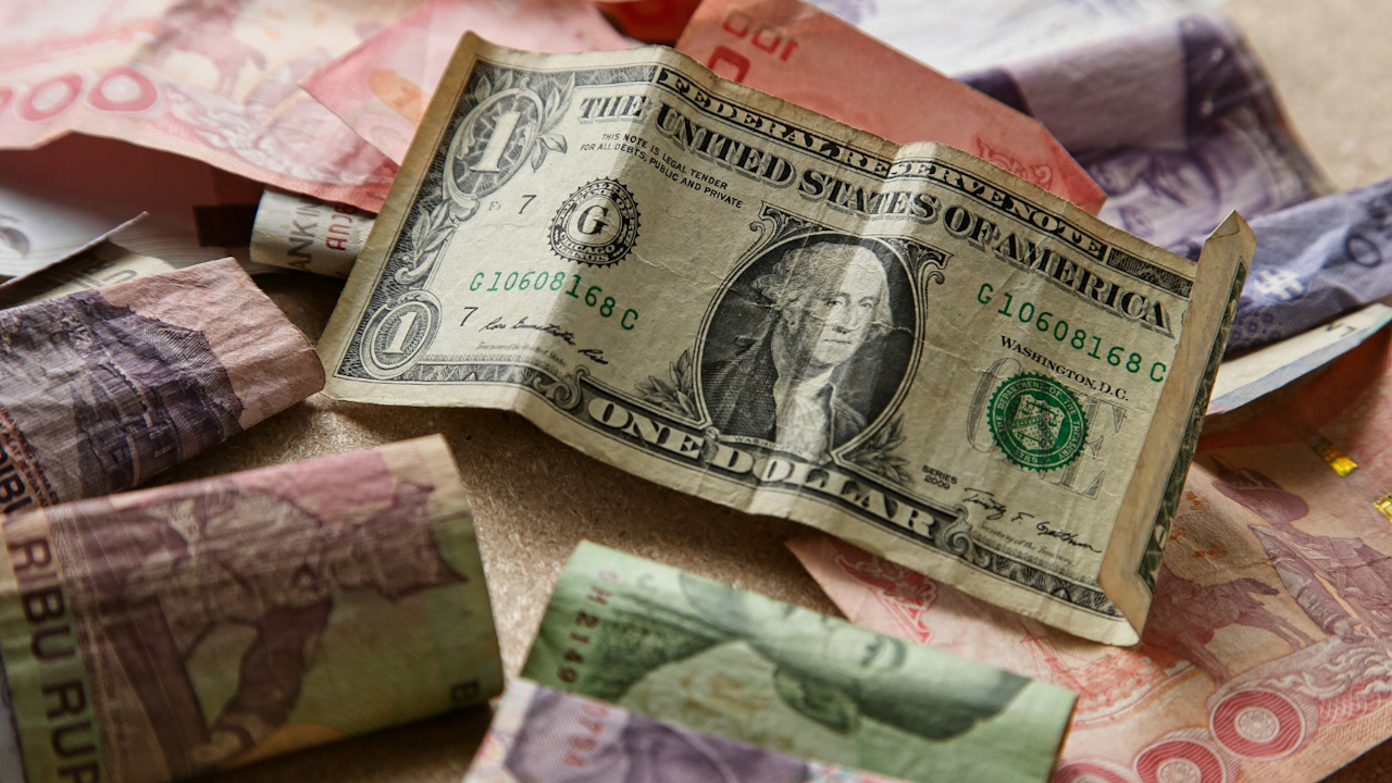 Kurs Dolar AS Hari Ini 18 April 2026 Stabil di Level Rp17 Ribu, Rupiah Masih Tertekan