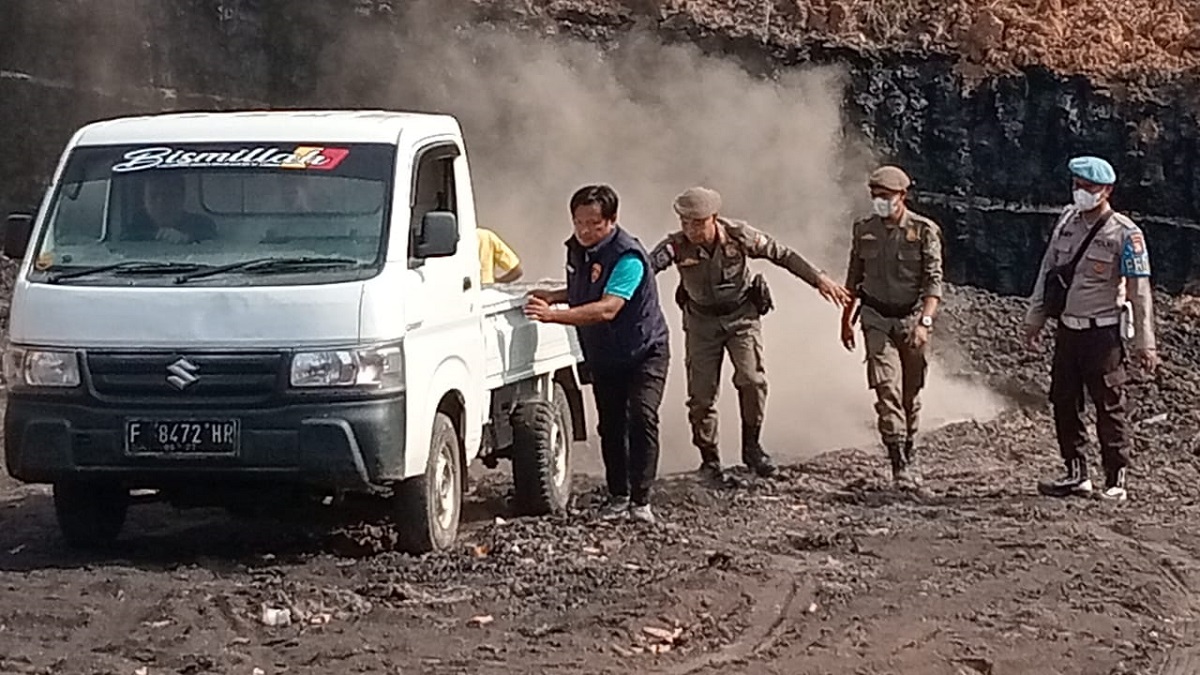  Tim gabungan dari Polres Muara Enim Amankan 2 Orang di Lokasi Tambang Ilegal