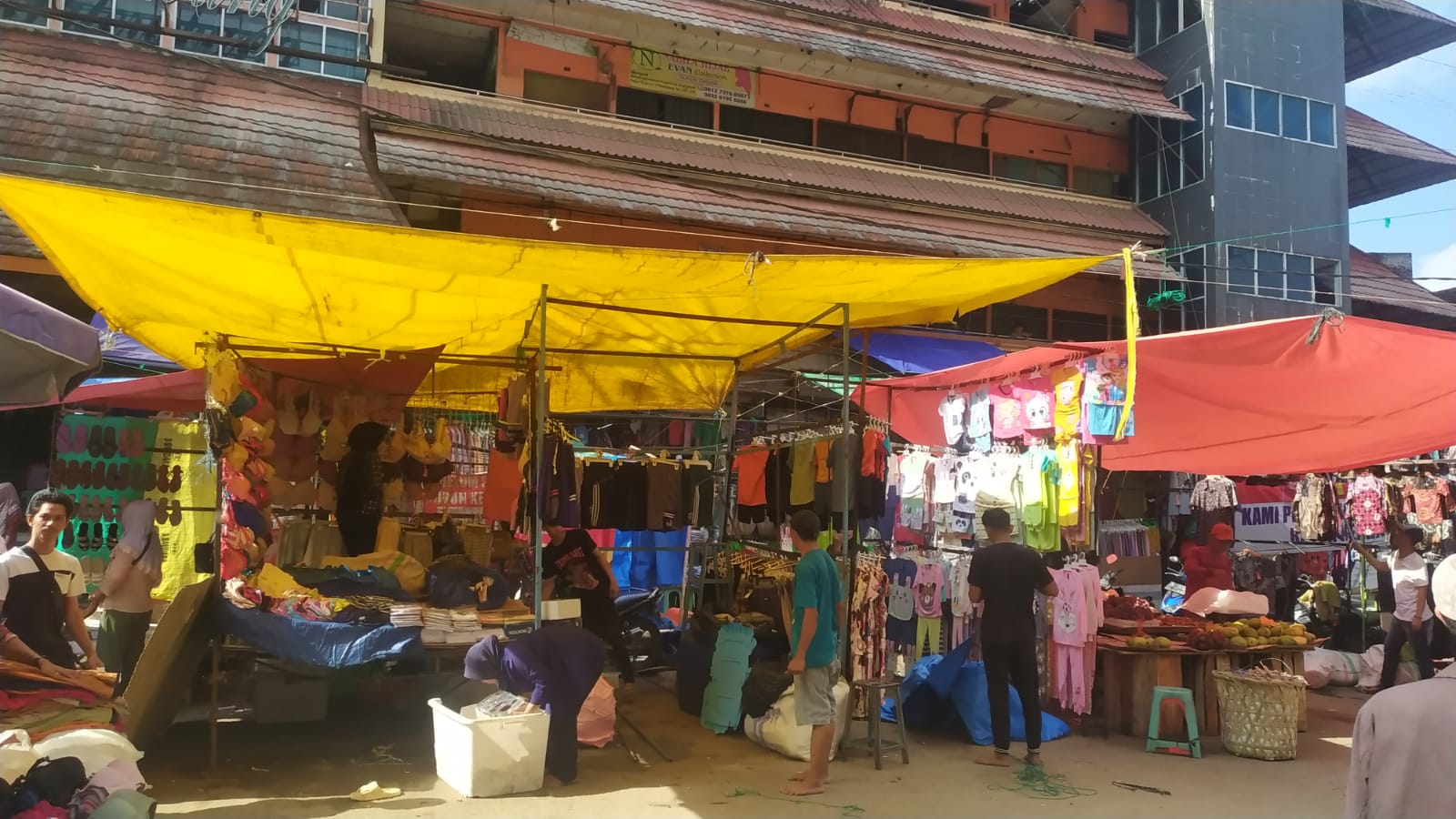 Pasca Digusur, Pedagang Pasar 16 Ilir Palembang Mulai Berjualan