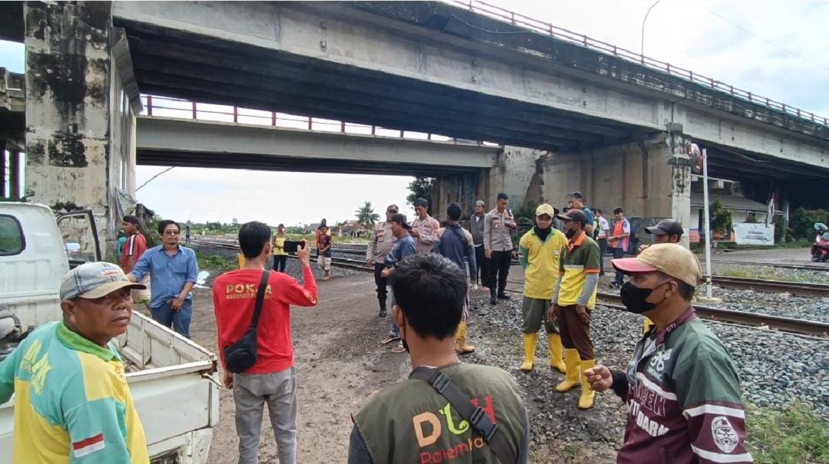 Petugas DLH Palembang Tewas Tertabrak Kereta Api, Berikut Kronologinya!