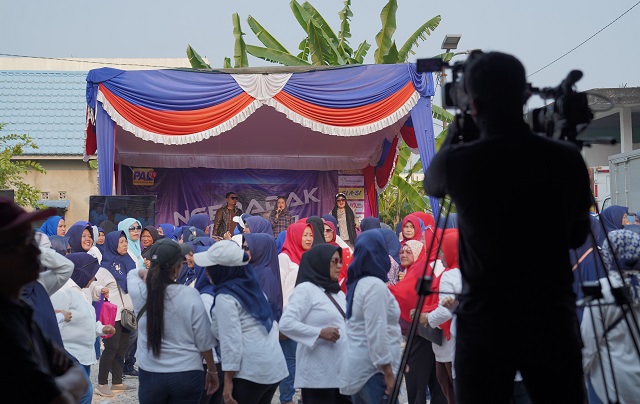Suksesnya Acara ‘Ngeradak Kampung’ Bareng PALTV Menghibur Warga Nilakandi Kelurahan Karya Jaya