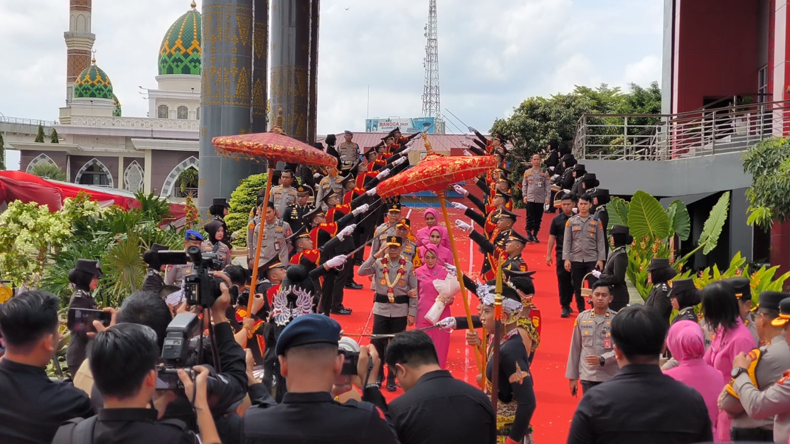 Irjen Pol Andi Rian Dilepas Pedang Pora di Polda Sumsel
