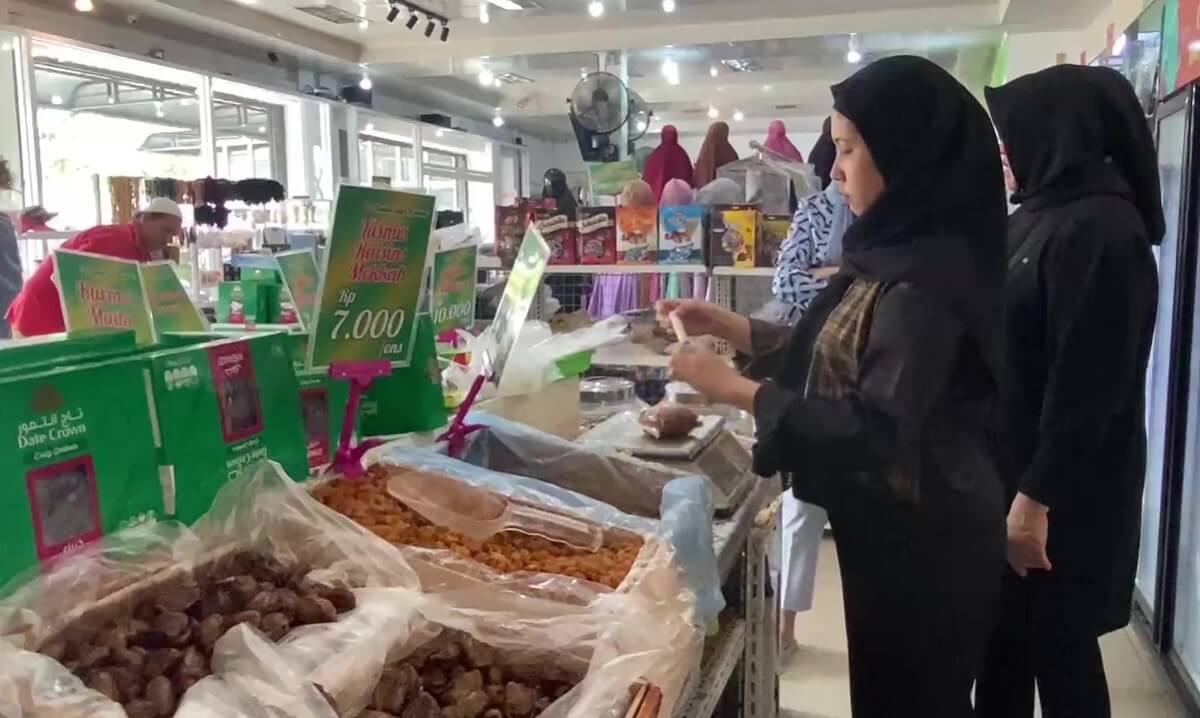 Berkah Ramadan, Pedagang Kurma di Palembang Kebanjiran Pembeli
