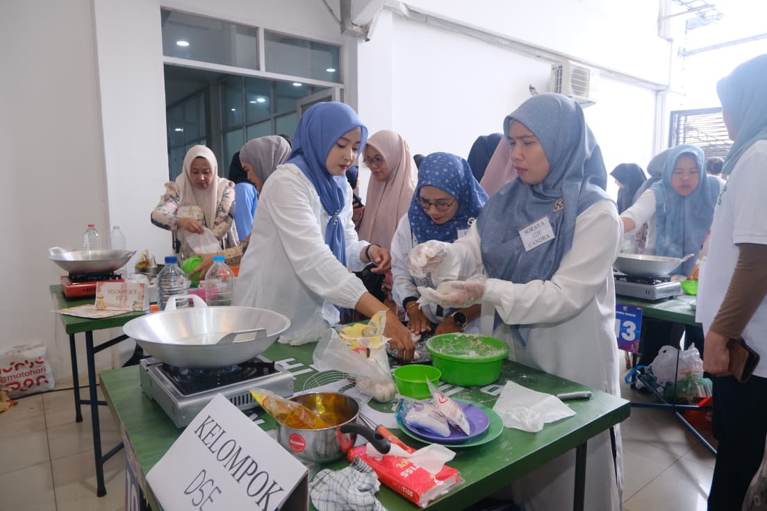 Keseruan Lomba Masak Pempek KAI Divre III Palembang,Peringati HUT KAI Ke 80 
