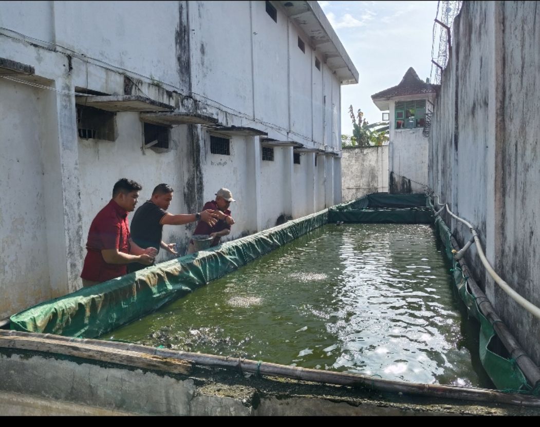 Wujudkan Program Ketahanan Pangan, Lapas Martapura Tebar 5000 Benih Ikan