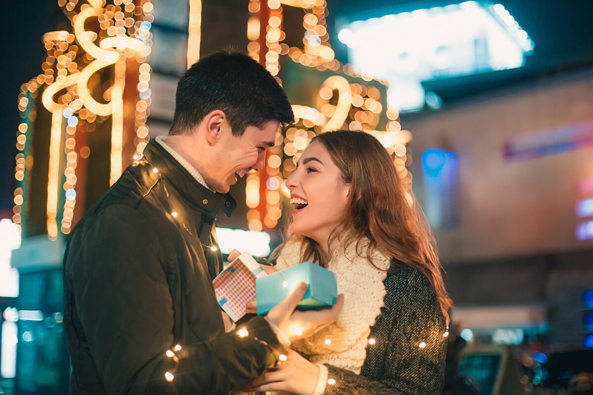 70 Kalimat Romantis untuk Membuat Pasanganmu Baper di Malam Tahun Baru 2024