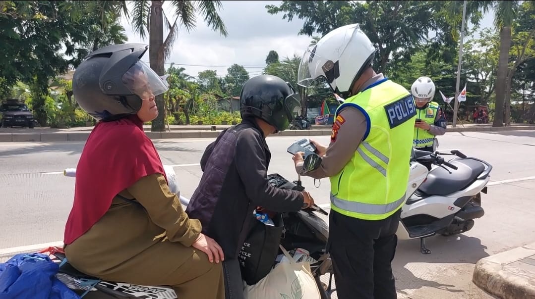 Tilang Pakai Handphone Mulai Berlaku di Palembang