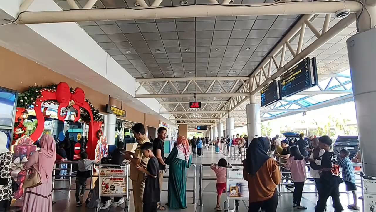 Arus Penumpang Nataru Bandara SMB II Palembang Terpantau Ramai