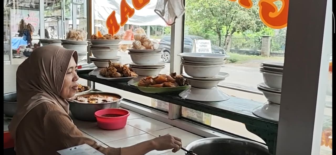 Pengusaha Rumah Makan Menjerit Kenaikan Harga Cabai dan Ayam di Palembang