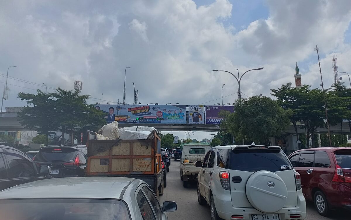 H-2 Pencoblosan, APK Caleg Masih Bertebaran di Jalan Protokol Kota Palembang