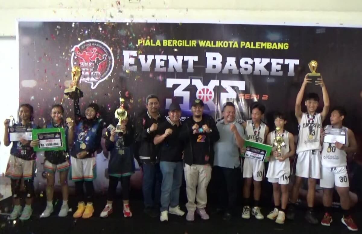 Tim Basket 3x3 SMP Xaverius Maria dan SMP Negeri 1 Palembang Boyong Piala Bergilir Walikota Palembang