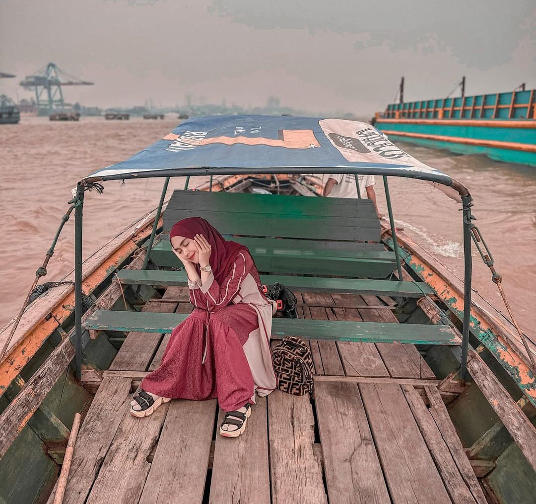 Balik Kampung Halaman, Youtuber Ria Ricis Kagumi Keindahan Sungai Musi Palembang