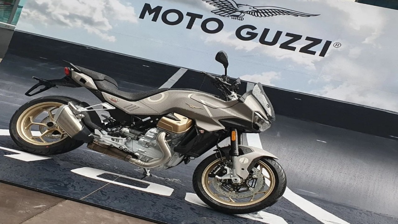 Rayakan 100 Tahun Moto Guzzi Luncurkan V100 Mandello Aviazione Navale 