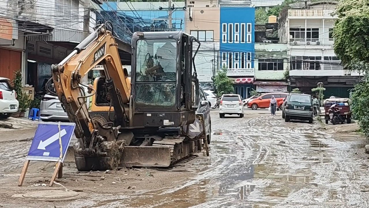 Jalan Rusak Akibat Proyek IPAL di Kecamatan Ilir Timur I Palembang Resahkan Warga