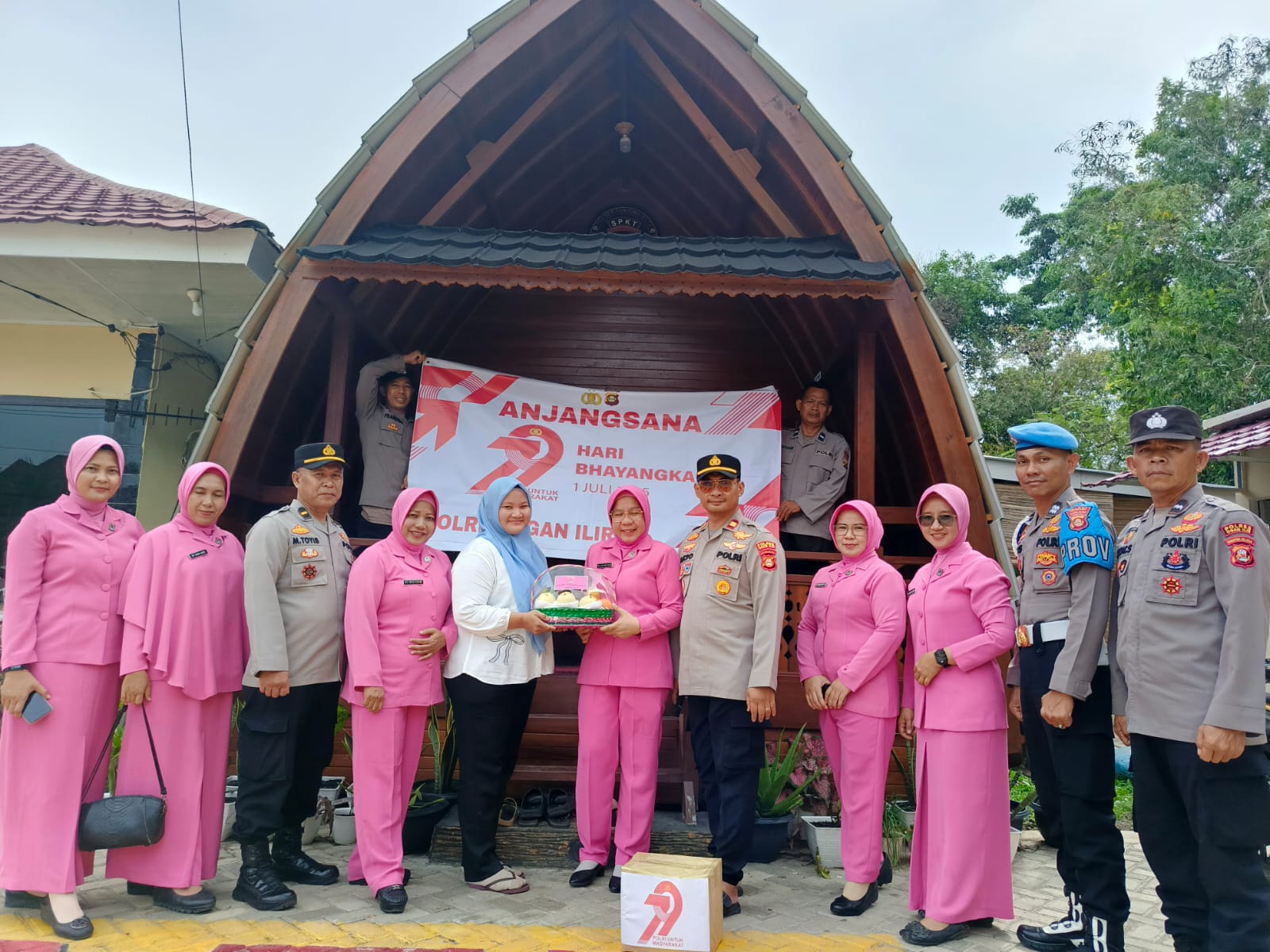 Anjangsana Hari Bhayangkara ke-79, Polsek Tanjung Batu Kunjungi Purnawirawan dan Warakawuri Polri