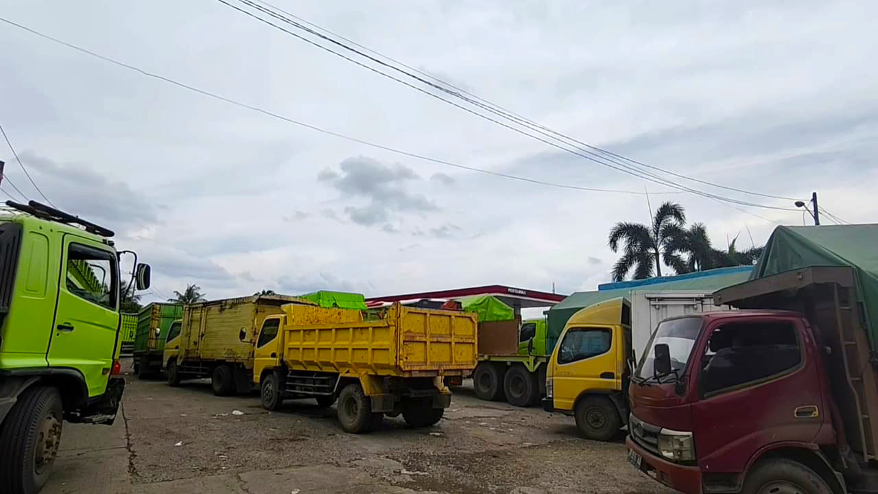 Antrean Solar Memanjang Usai Maklumat Gubernur Sumatera Selatan Berlaku