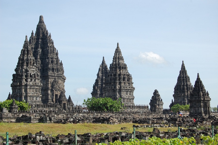 Candi Prambanan Kecantikan dan Eksotisme Batu Candi dan Langit Jogja Yang Mempesona