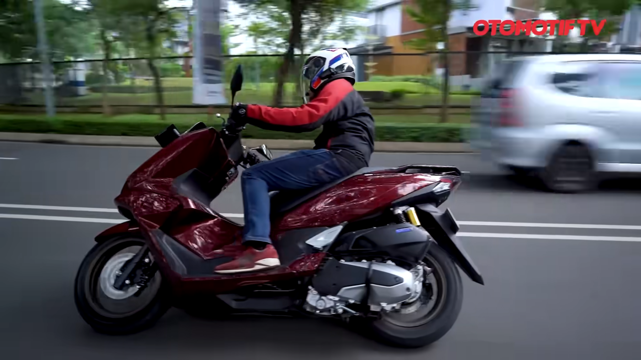 Honda PCX 160 Roadsync 2025: Nyaman Buat Harian, Tapi Ada PR-nya…!