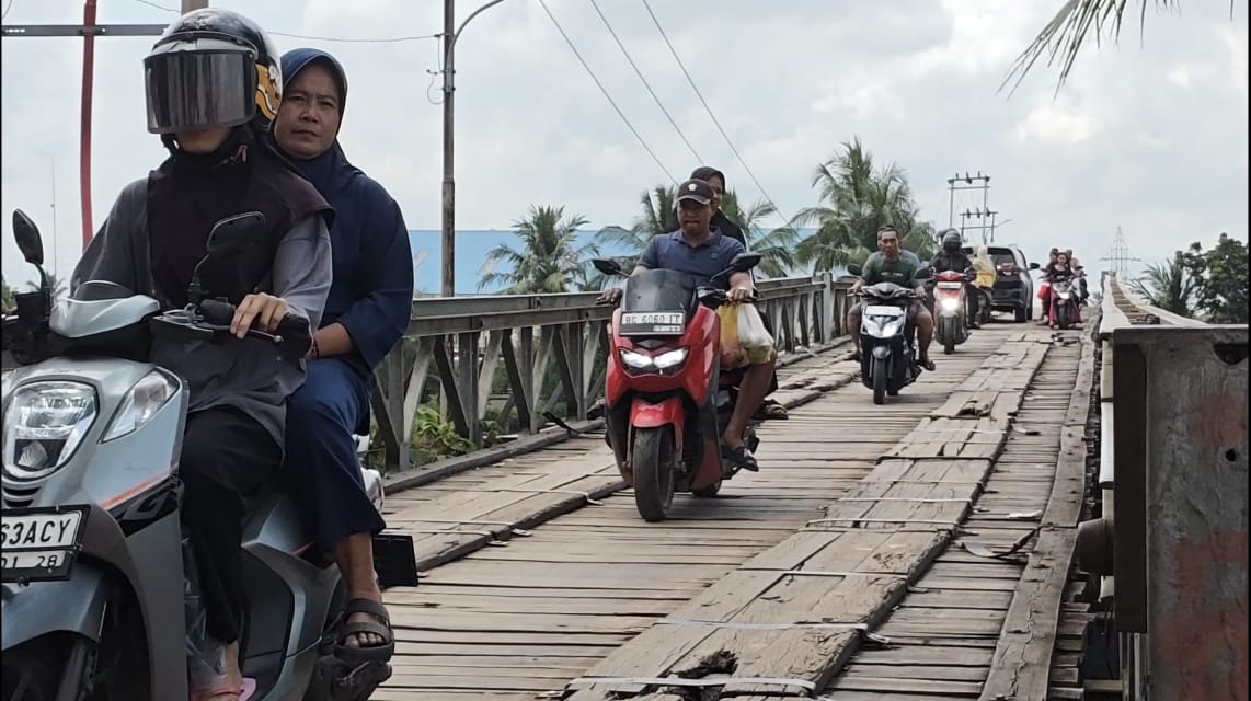 Warga Kertapati Keluhkan Jembatan Tua yang Tak Kunjung Diperbaiki