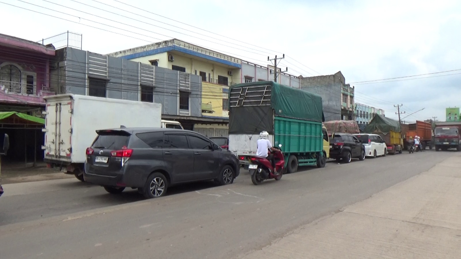 Jalan Lintas Timur Palembang–Betung Rusak, Bahayakan Pengendara