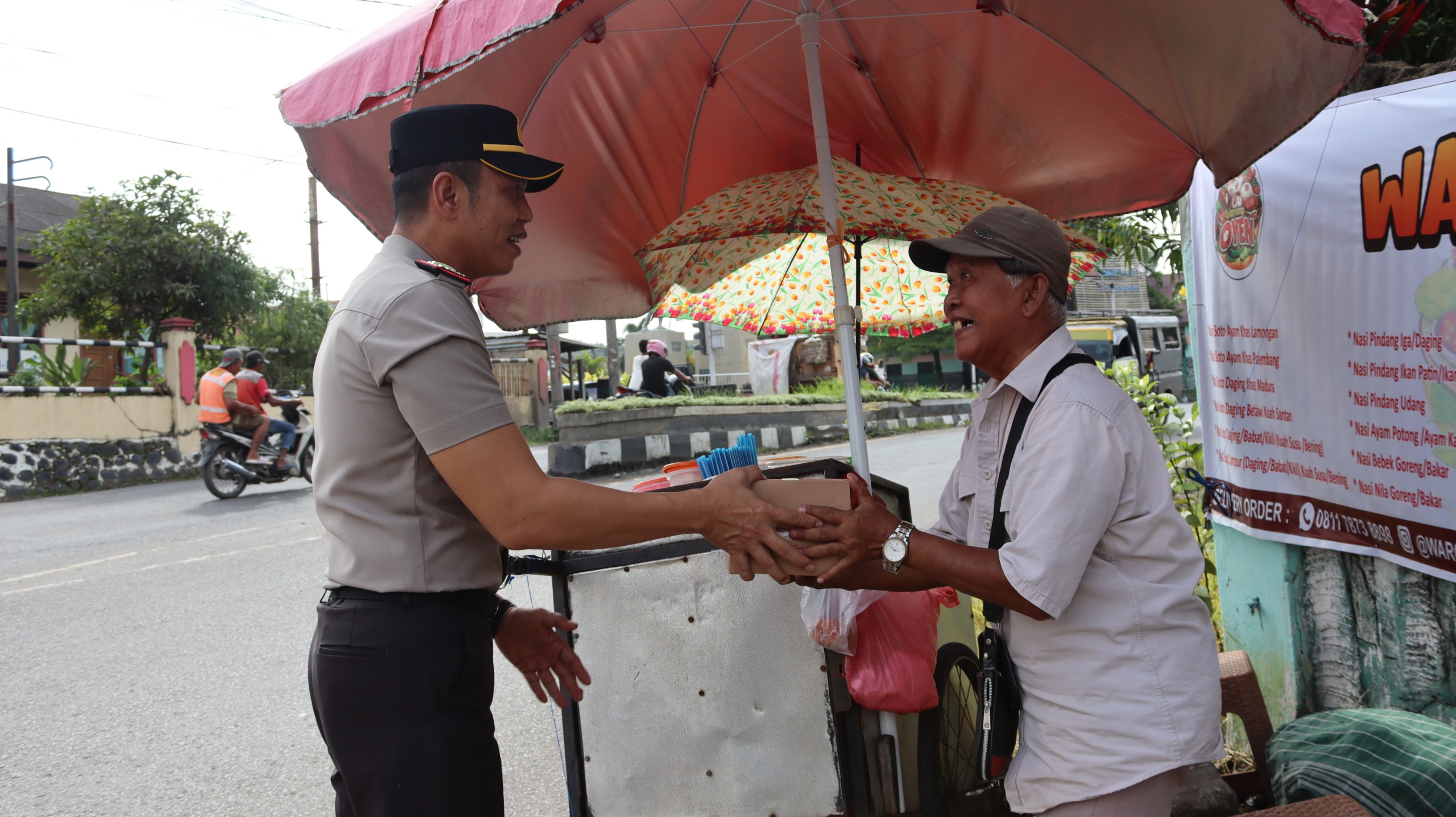 Polsek Lawang Kidul Bagikan Takjil