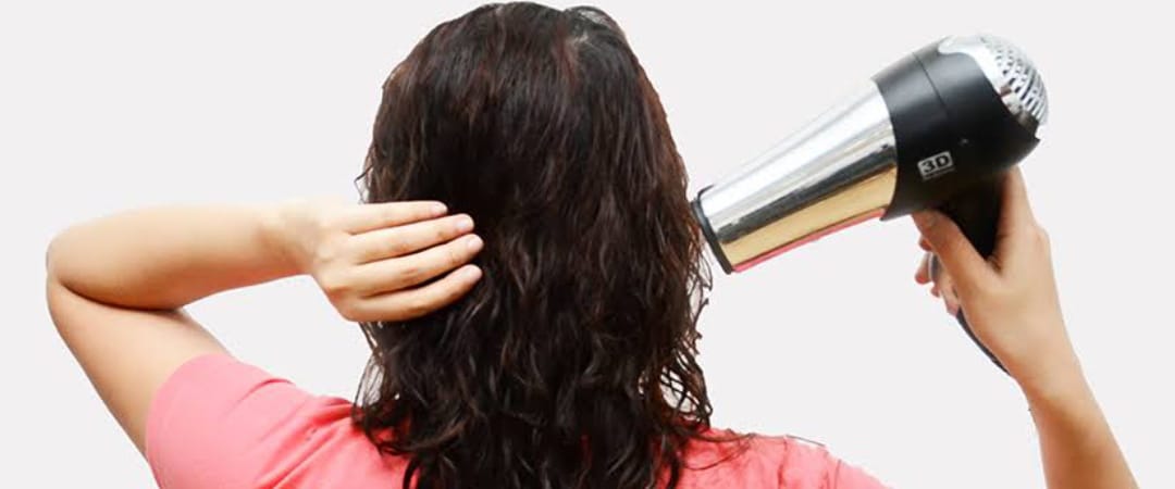 Jangan Terlalu Sering Menggunakan Hair Dryer, Ini Bahayanya