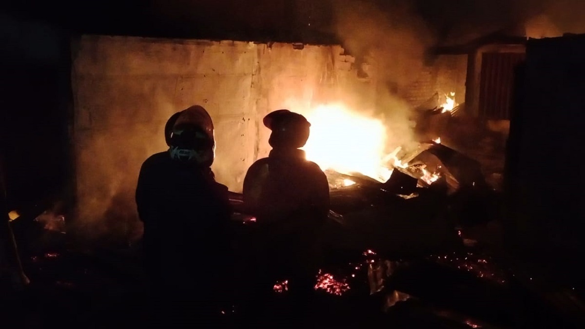 Kebakaran Kembali Terjadi, Puluhan Kios Pasar Betung Hangus di Lalap Sijago Merah