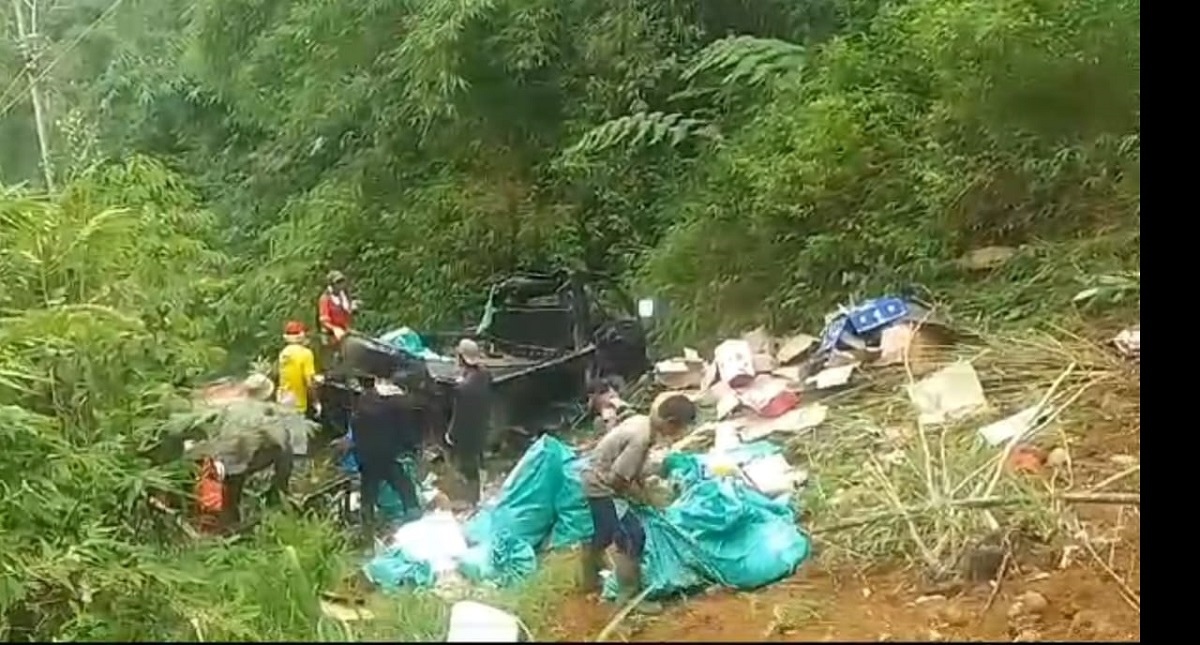 Carry Pickup Terjun Bebas ke Jurang di Kecamatan Semendo Darat Tengah, 1 Korban Meninggal Dunia
