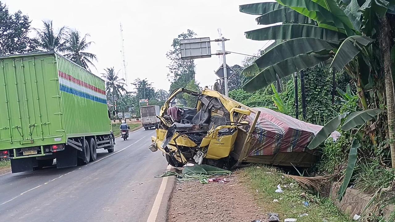 Kecelakaan Maut di Jalintim Banyuasin, 1 Sopir dan 2 Kernet Truk Colt Diesel Meninggal di Tempat