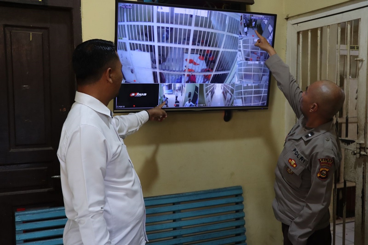 Ruang tahanan Polres Ogan Ilir Lakukan Pengecekan CCTV dan Razia 