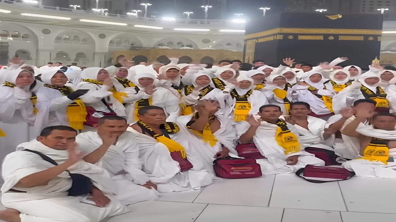 Umroh Pertama Holiday Angkasa Wisata Jambi Berjalan Lancar dan Penuh Haru