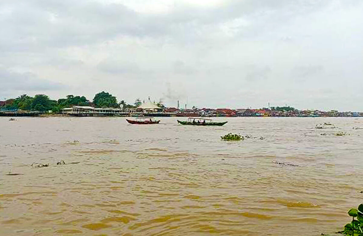 Eceng Gondok Ganggu Transportasi di Sungai Musi, Sopir Speedboat Berharap Pemkot Palembang Segera Bersihkan