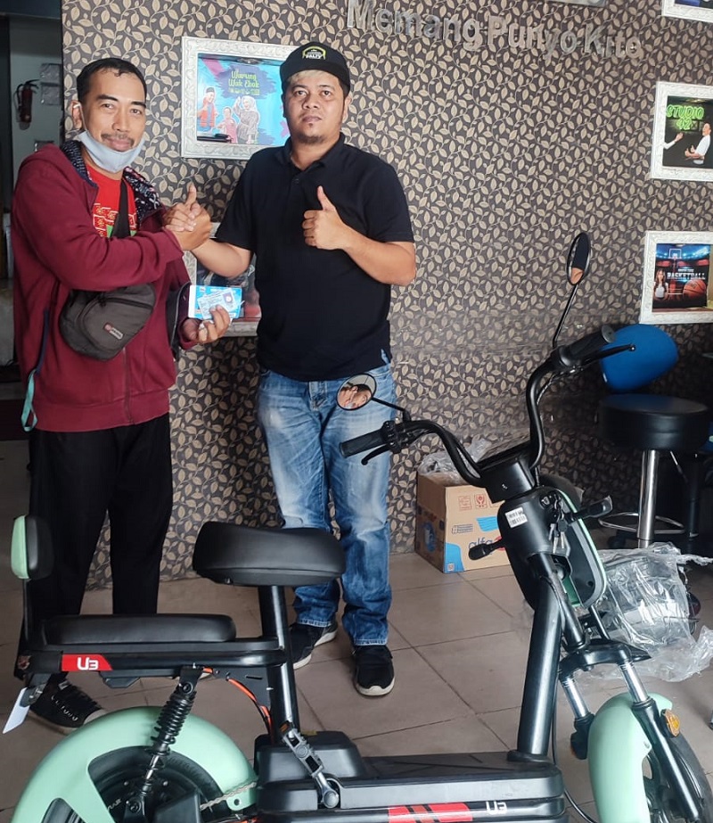 Peraih Doorprize Jalan Sehat Gebyar UMKM Sumsel 2023 Ambil Hadiah Sepeda Listrik dan Sepeda Motor di PALTV