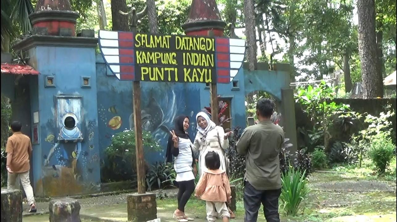 Hamparan Pohon Pinus menjadi Daya Tarik Wisatawan Dimomen Libur Lebaran