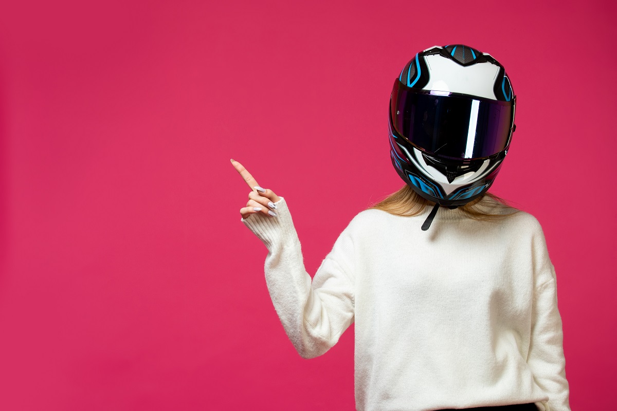 Helm Bau Keringat? Ini Cara Ampuh Membersihkannya agar Selalu Segar!