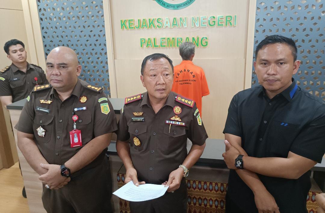 Kejari Palembang Tangkap DPO Kasus Penipuan yang Buron 13 Tahun