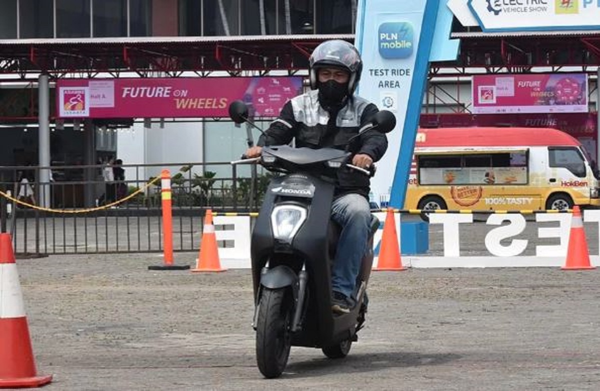 Yuk, Jajal Langsung Aja di PEVS 2024, Rasakan Sensasi Naik Motor Listrik Honda? 