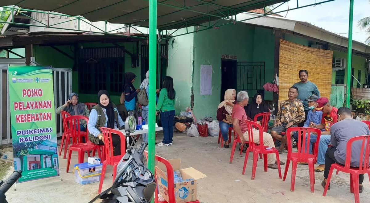 Kodam II/Sriwijaya Dirikan Posko Kesehatan Bersama Puskesmas di Lokasi Kebakaran Asrama TNI AD Sekojo