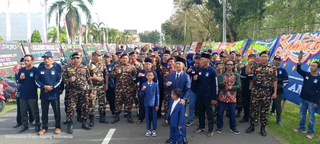 Siap Dilantik, Anggota DPRD OKI Ini Jalan Kaki Menuju Gedung Dewan