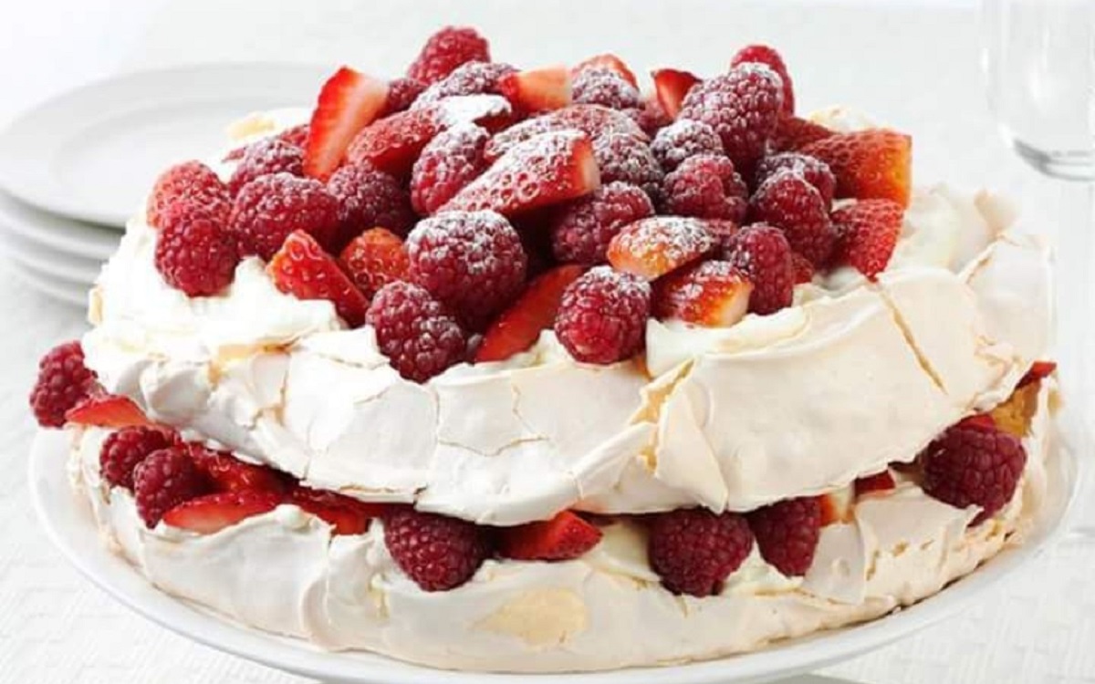 Kue Pavlova, Menikmati Kesempurnaan Meringue dan Buah Segar