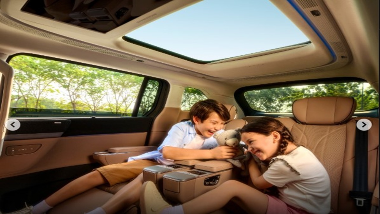 Panorama Langit dari Kabin: Sunroof Canggih XPeng X9 yang Bikin Perjalanan Serasa di Luar Angkasa