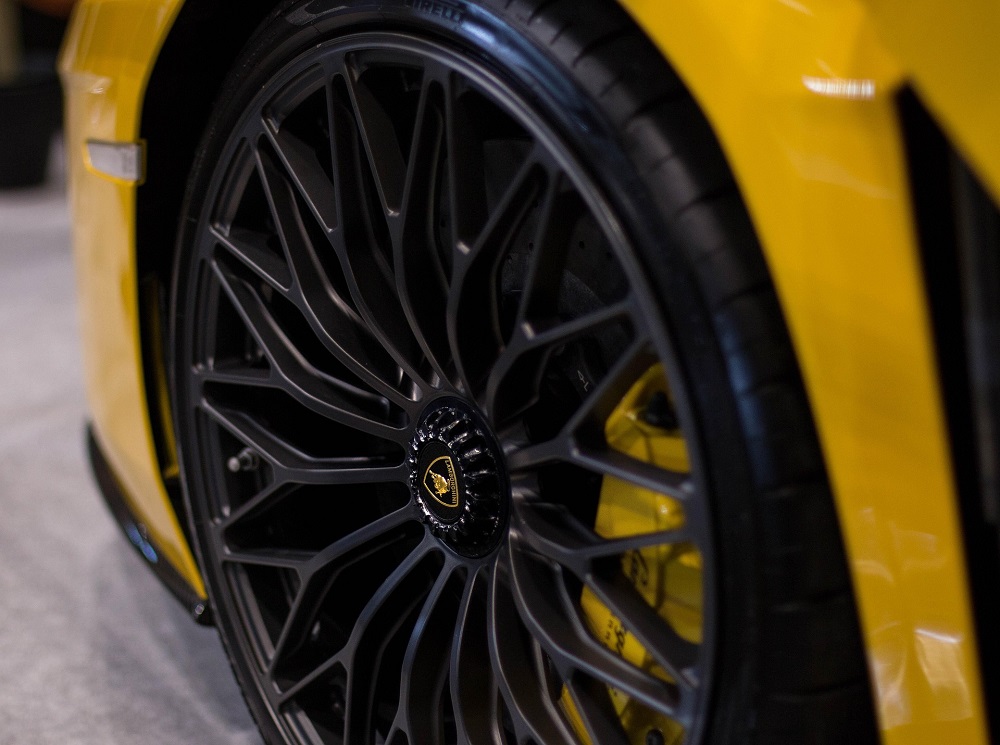 Ban Mobil Warna Kuning, Tampil Mencolok dan Sporty dengan Karakter yang Berani