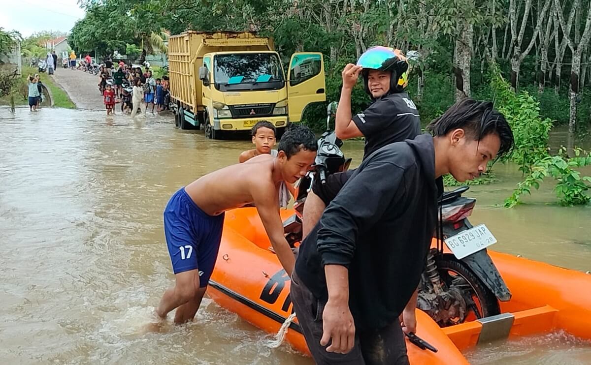 Warga Tuntut Harus Dibangun Jembatan untuk Atasi Banjir di Jalan Manggus Kota Pangkalan Balai