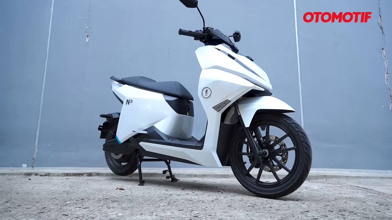 Motor Listrik Terbaru Ini Bisa Mundur Sendiri! Cek Fitur Uniknya dan Harga Terjangkau!