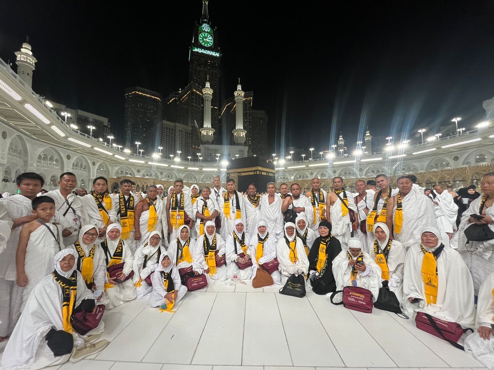 Jemaah Holiday Angkasa Wisata Keberangkatan 2 Oktober Tunaikan Umroh Pertama dengan Penuh Haru