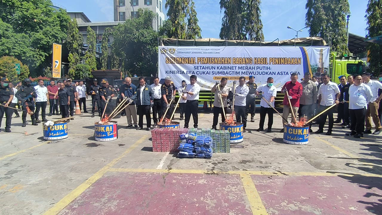 Bea Cukai Sumbagtim Musnahkan 29,8 Juta Batang Rokok dan 14 Ribu Liter Miras Ilegal Senilai Rp19,32 M
